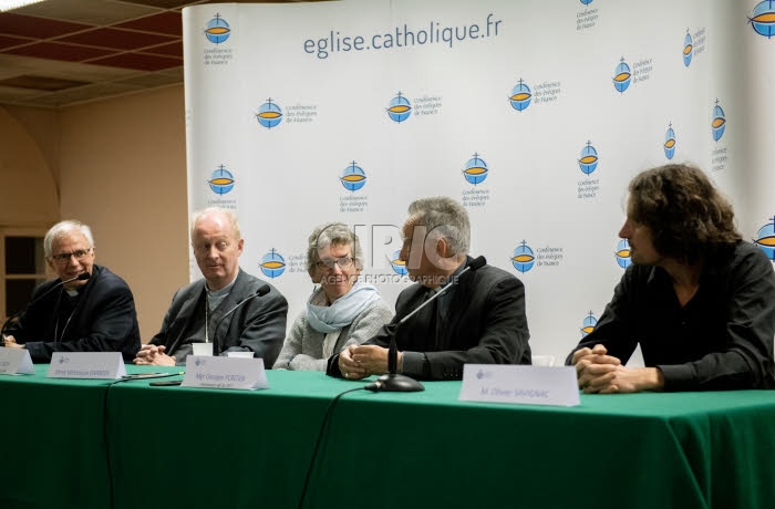 Conférence de presse avec les victimes de prêtres pédophiles