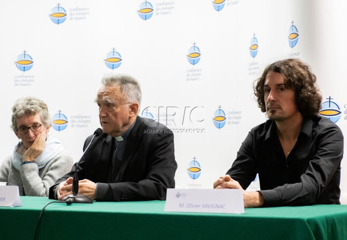 Conférence de presse avec les victimes de prêtres pédophiles