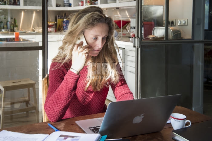 Femme et travail à domicile.