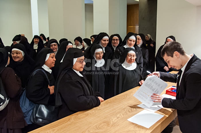 Religieuses venant participer au colloque international sur la vie contemplative à Rome, Italie.