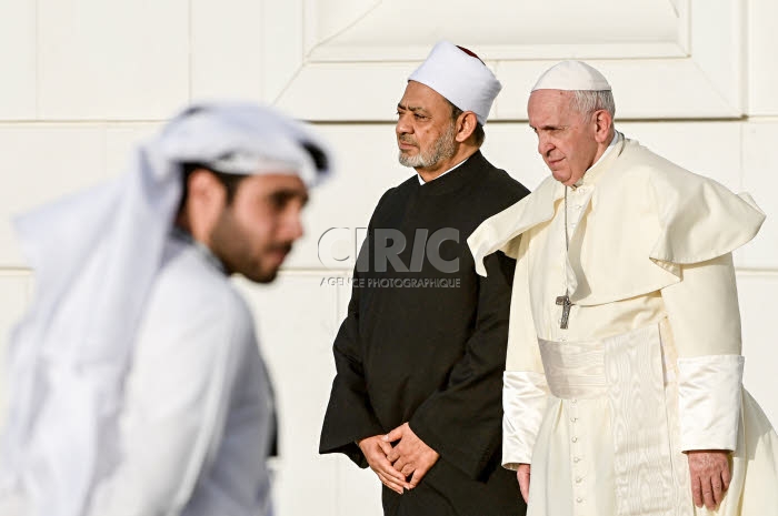 Le pape François saluant le cheikh Ahmed Mohamed el-Tayeb.