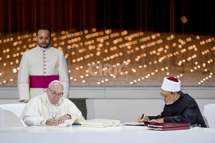 Le pape François aux Emirats arabes unis. Dialogue interreligieux lors de la rencontre de la fraternité.