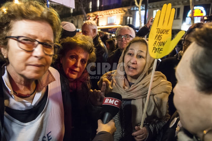 Rassemblement contre l'antisémitisme, place de la République à Paris.