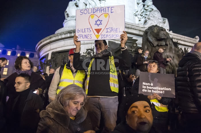 Rassemblement contre l'antisémitisme, place de la République à Paris.