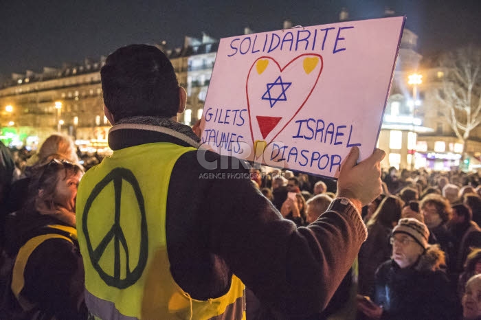 Rassemblement contre l'antisémitisme, place de la République à Paris.