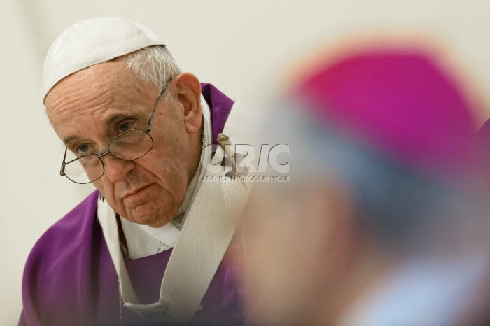 Le pape François lors de la consécration de l'église San Giulio à Rome.