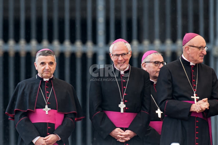 Mgr. Dominique LEBRUN, Mgr Antoine HEROUARD et Mgr Jean-Luc BRUNIN.