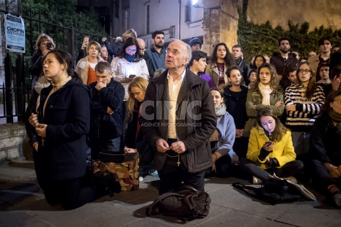 Ambiances pendant l'incendie de la cathédrale Notre Dame de Paris