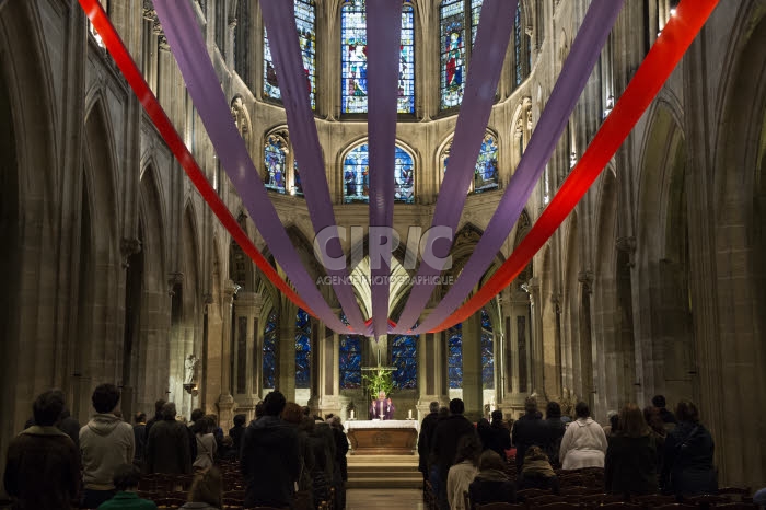 Incendie de la cathédrale Notre-Dame de Paris, messe en l'égl. Saint-Sévérin.