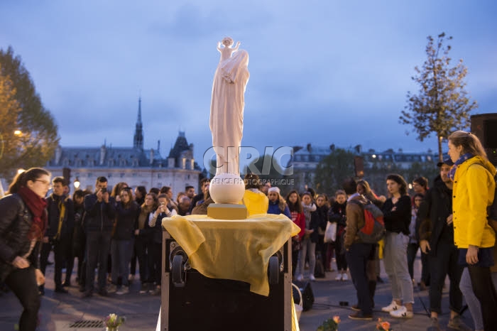 Incendie de la cathédrale Notre-Dame de Paris, veillée place Saint-Michel.