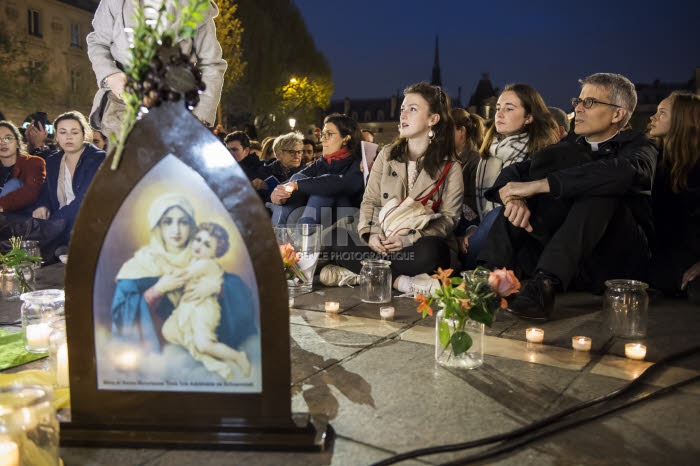 Incendie de la cathédrale Notre-Dame de Paris, veillée place Saint-Michel.