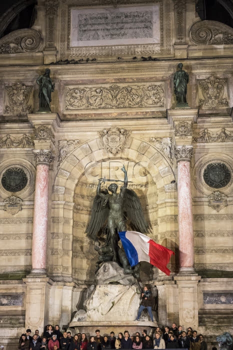 Incendie de la cathédrale Notre-Dame de Paris, veillée place Saint-Michel.