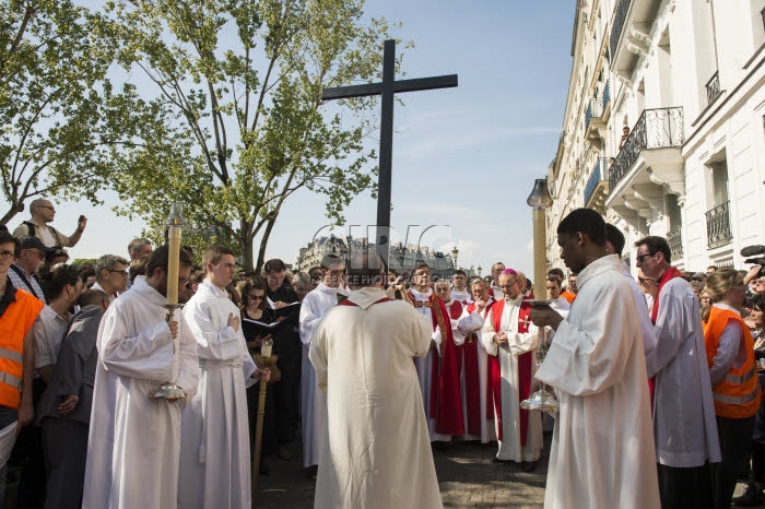 Vendredi saint, Chemin de croix à Paris.