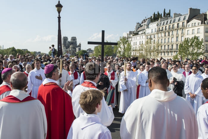 Vendredi saint, Chemin de croix à Paris.
