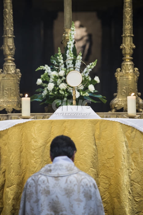Prière de guérison et de délivrance, en l'égl. St Sulpice à Paris