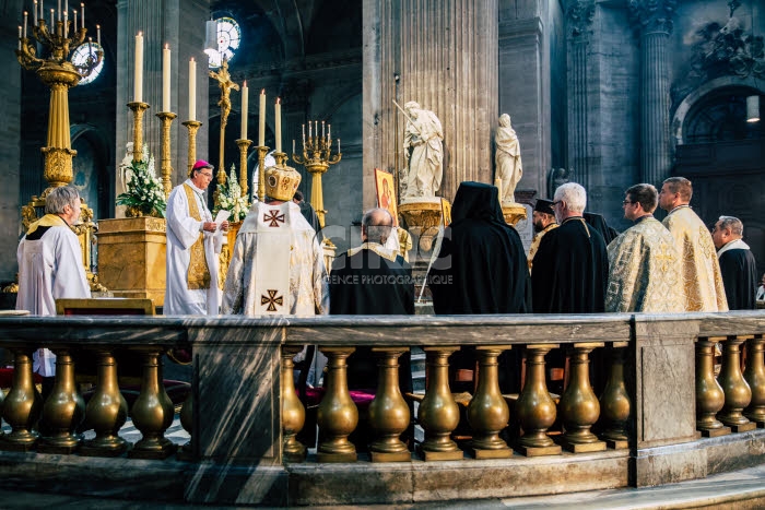 Messe annuelle de l’Oeuvre d’Orient en l'église Saint-Sulpice à Paris.