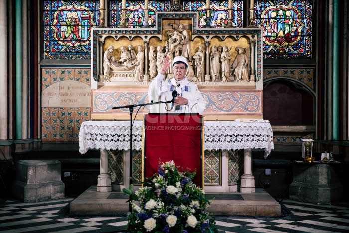 Première messe à Notre-Dame de Paris depuis l'incendie.