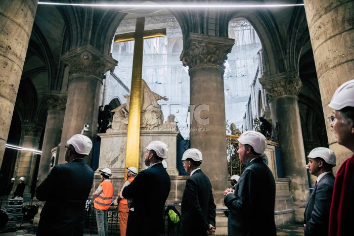 Première messe à Notre-Dame de Paris depuis l'incendie.
