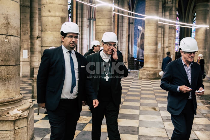 Première messe à Notre-Dame de Paris depuis l'incendie.