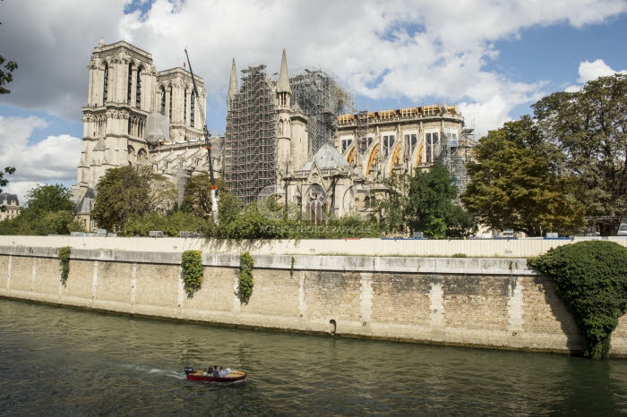 Reprise des travaux de reconstruction de la cathédrale Notre Dame de Paris.