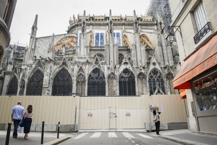 Reprise des travaux de reconstruction de la cathédrale Notre Dame de Paris.