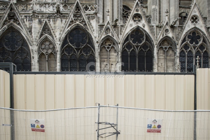 Reprise des travaux de reconstruction de la cathédrale Notre Dame de Paris.