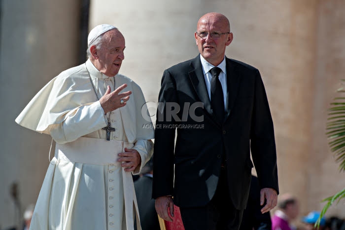 Le pape François parlant avec  Domenico GIANI