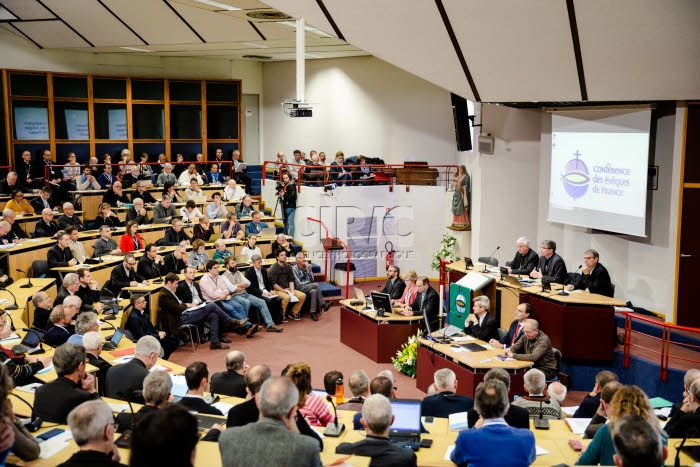 Assemblée plénière des évêques de France à Lourdes.