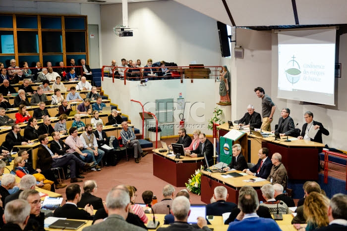 Assemblée plénière des évêques de France à Lourdes.