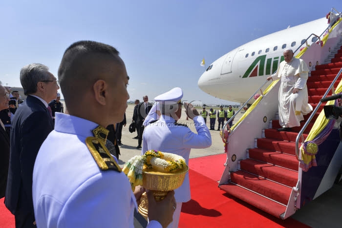 Voyage apostolique du pape François en Asie. Arrivée à Bangkok, Thaïlande.