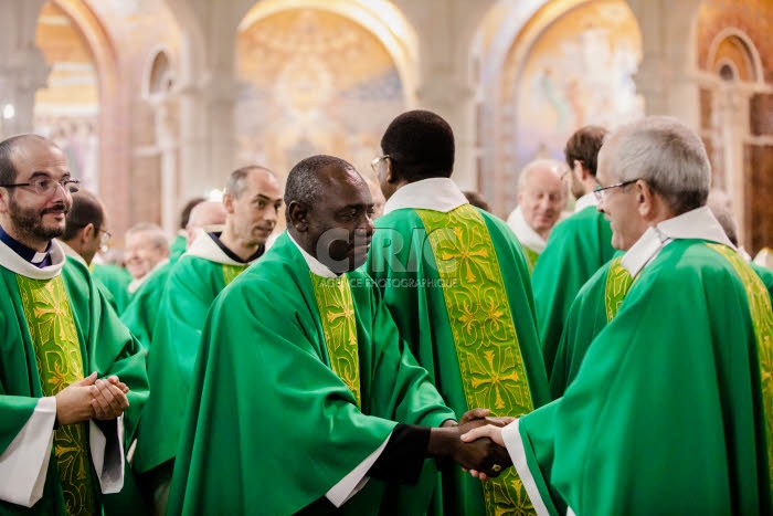 Messe célébrée en la basilique Notre Dame du Rosaire à Lourdes.