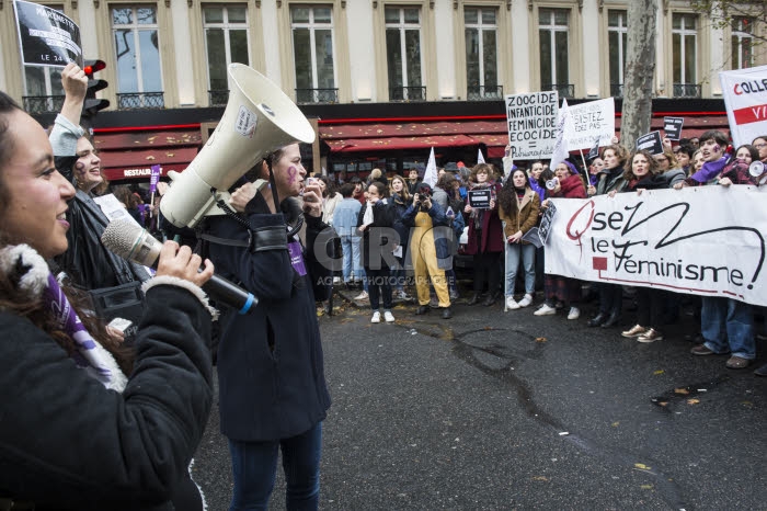 Paris, marche contre les violences sexistes et sexuelles faites aux femmes.