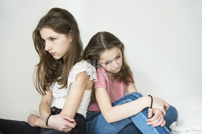 Dispute entre adolescentes.
