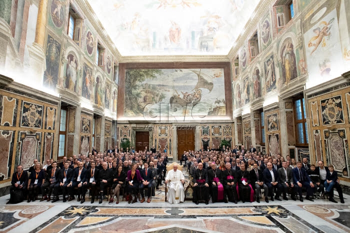 Le pape rencontre au Vatican des entrepreneurs catholiques français.