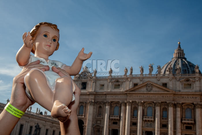 Enfant Jésus, place St Pierre à Rome.