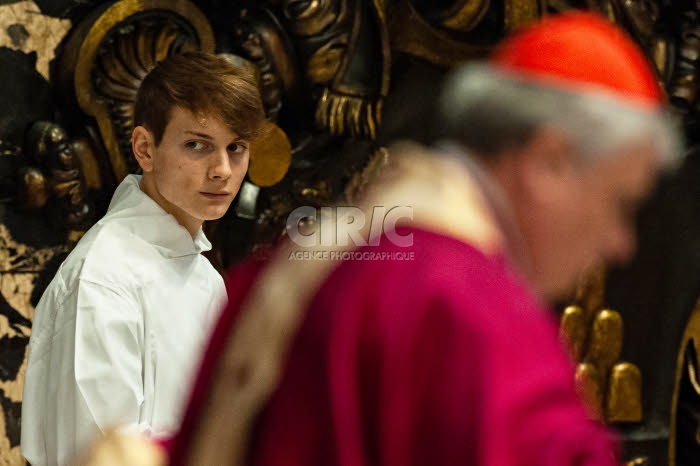 Servant d'autel et cardinal.