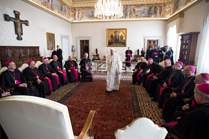 Le pape François rencontre les évêques américains au Vatican.