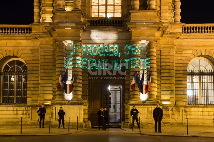 Manifestation contre le projet de loi bioéthique devant le Sénat à Paris.
