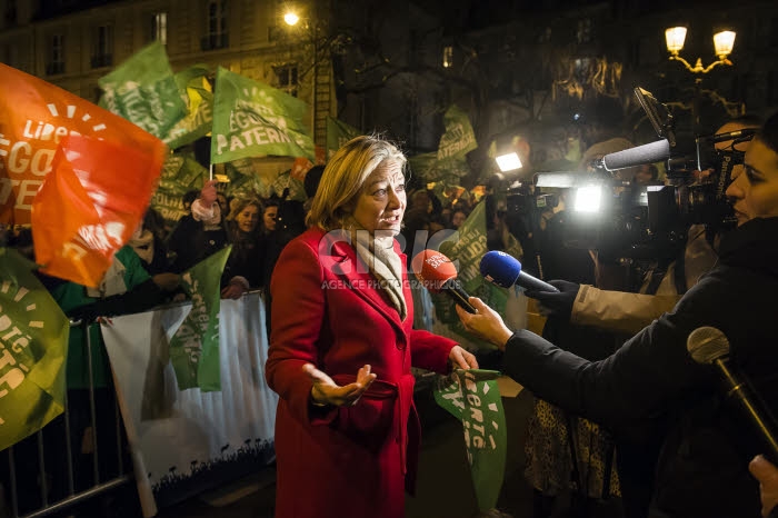 Manifestation contre le projet de loi bioéthique devant le Sénat à Paris.