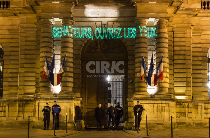 Manifestation contre le projet de loi bioéthique devant le Sénat à Paris.