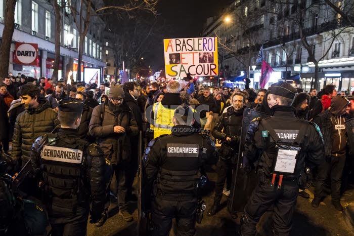 Paris, retraite aux flambeaux contre le projet de loi de réforme des retraites.