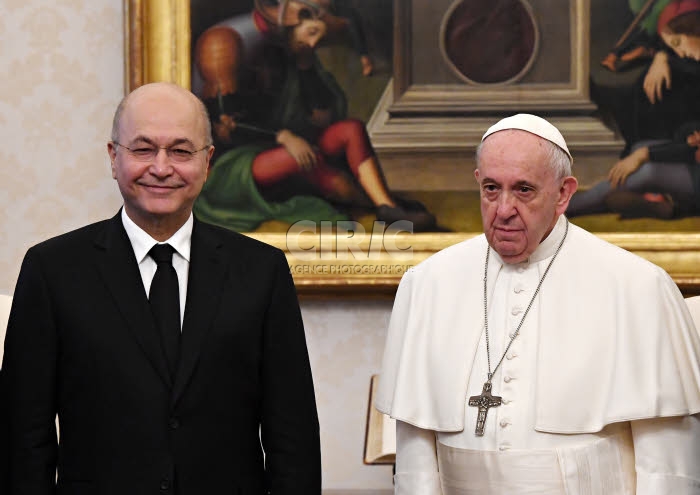 Barham SALIH est reçu en audience privée par le pape François.