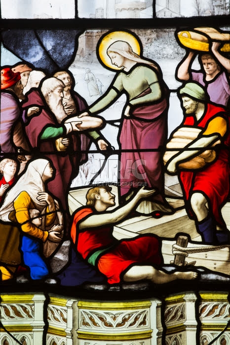 Vitrail représentant Sainte Geneviéve.