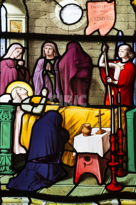 Vitrail représentant Sainte Geneviéve.