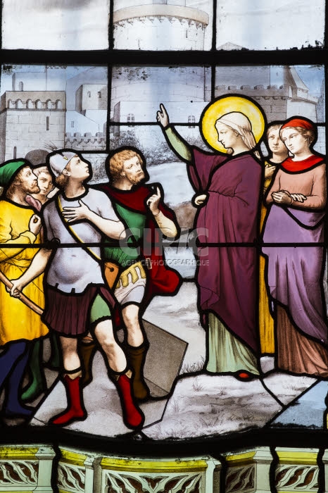 Vitrail représentant Sainte Geneviéve.
