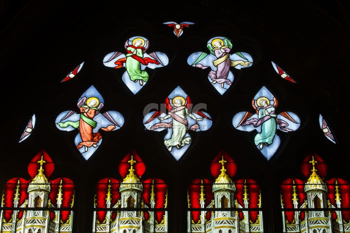 Vitraux représentant des anges.
