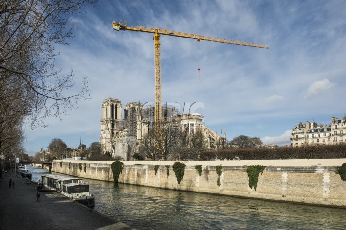 Travaux de reconstruction de la cathédrale Notre-Dame à Paris.