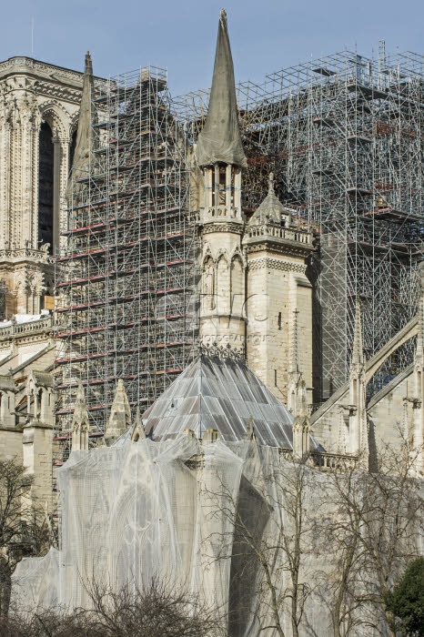 Travaux de reconstruction de la cathédrale Notre-Dame à Paris.