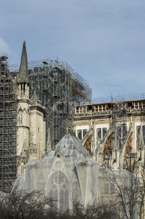 Travaux de reconstruction de la cathédrale Notre-Dame à Paris.