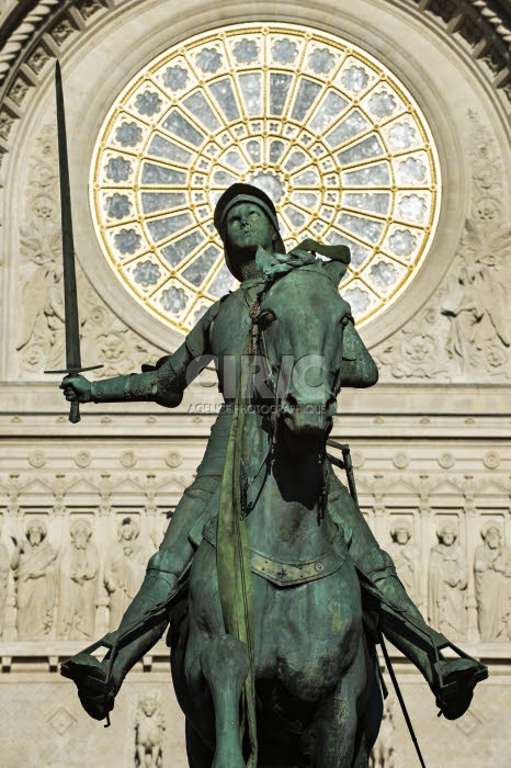 Statue équestre de Jeanne d'Arc du sculpteur Paul Dubois.
